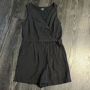 🍍LOFT PETITES ROMPER🍍SZ 10P🍍PIT TO PIT 17”🍍LENGTH 32”🍍3.5 inseam🍍waist 15”
